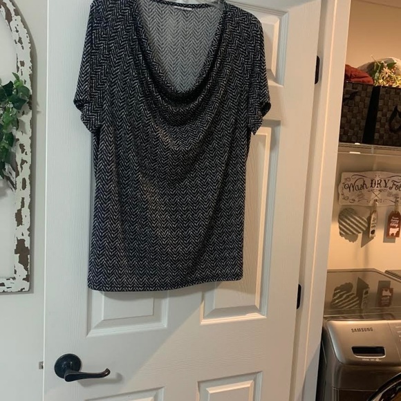 PRETTY DRAPE NECK BLOUSE! - Picture 1 of 3